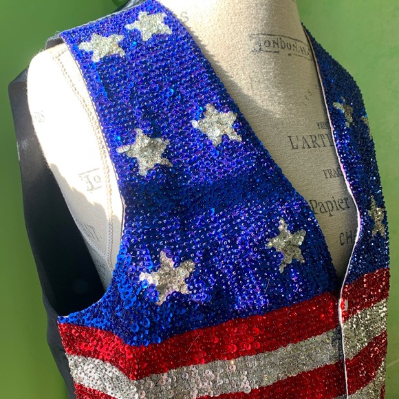 Celebrate 4th of July 🇺🇸 in style with a star spangled sequined vest. - Picture 3 of 7